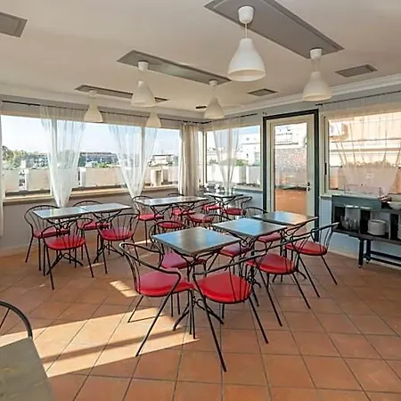 Center 1 מלון 3*