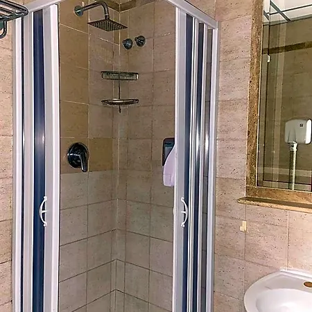 Center 1 מלון 3*